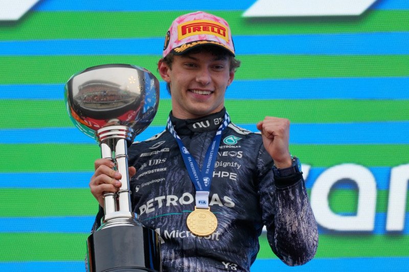Antonelli, a lidiar en Canadá con la presión de Russell y los McLaren