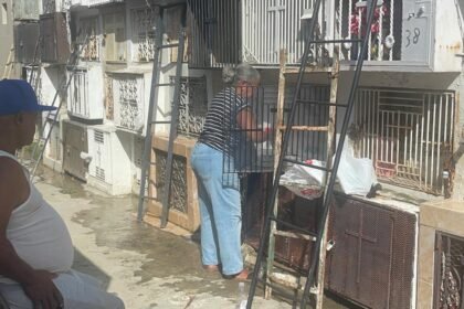 “Desde que murió mi madre no tengo paz”: hermanas honran entre lágrimas en el cementerio de Santiago - Noticias de hoy en República Dominicana | De Último Minuto